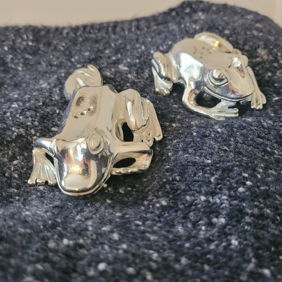 Silver-Toned Vintage Pewter Billy-Joe Stamped Frog Salt and Pepper Shakers - Picture 3 of 6